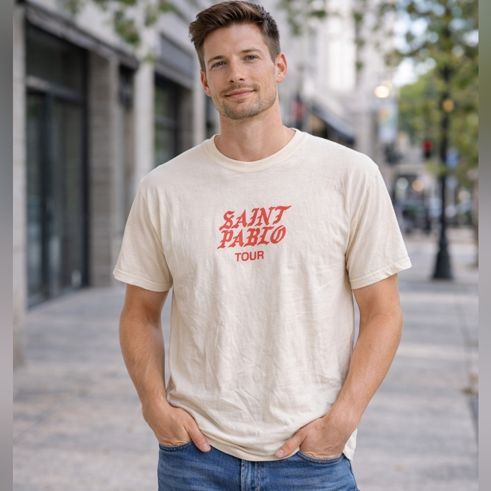 Gildan Men's White Short Sleeve Tee with Red Print, Size M – Good Condition